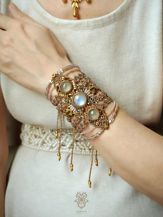 Macrame bracelet with Moonstone & Prehnite natural stones