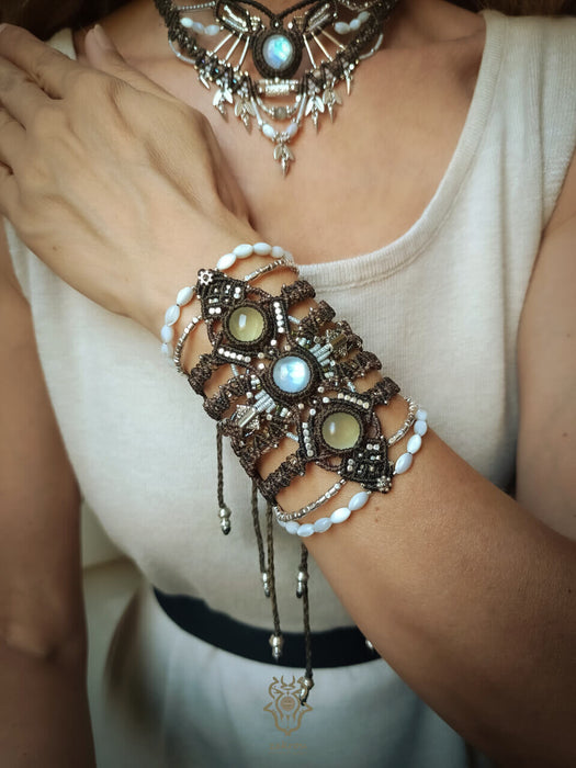 Moonstone & Prehnite macrame bracelet with fildisi pearls, Tribal chic macrame cuff