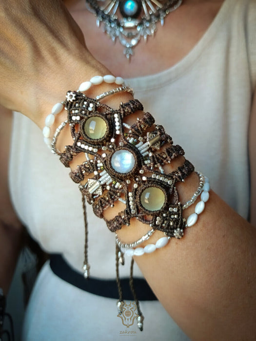 Moonstone & Prehnite macrame bracelet with fildisi pearls, Tribal chic macrame cuff