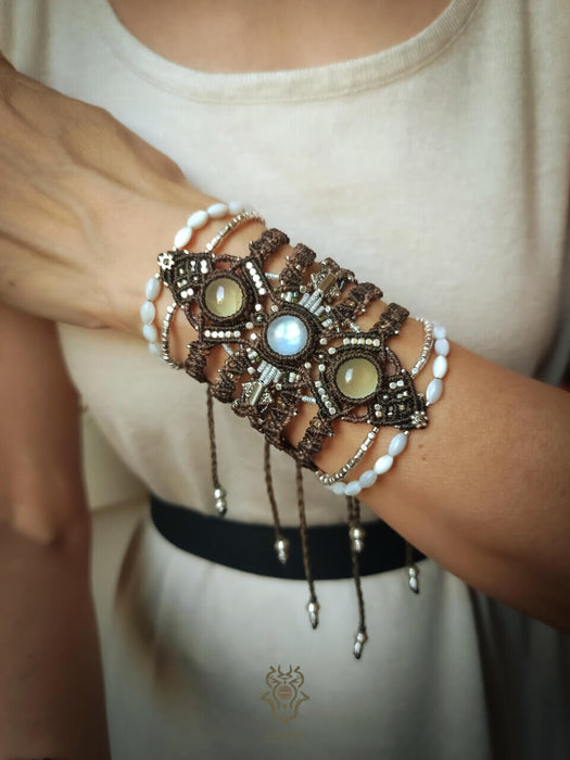 Moonstone & Prehnite macrame bracelet with fildisi pearls, Tribal chic macrame cuff