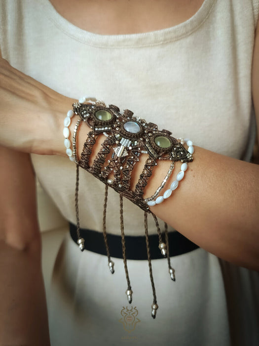 Moonstone & Prehnite macrame bracelet with fildisi pearls, Tribal chic macrame cuff