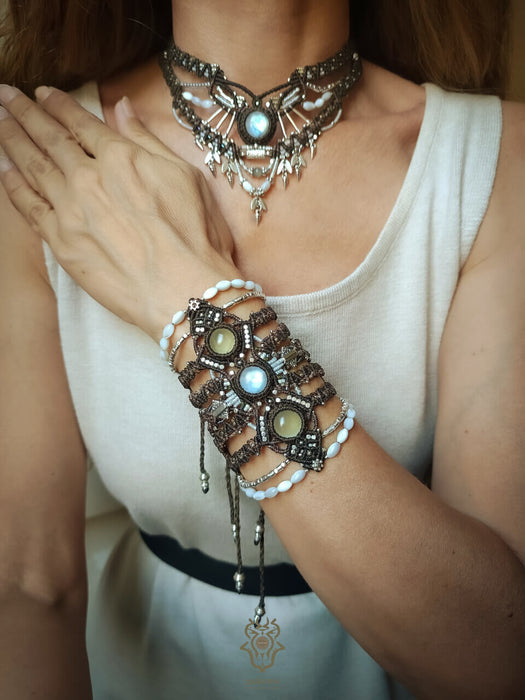 Moonstone & Prehnite macrame bracelet with fildisi pearls, Tribal chic macrame cuff