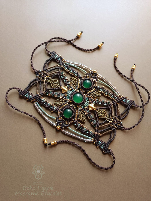 Macrame hippie bracelet with emerald Agate crystals, Festival handmade jewellery