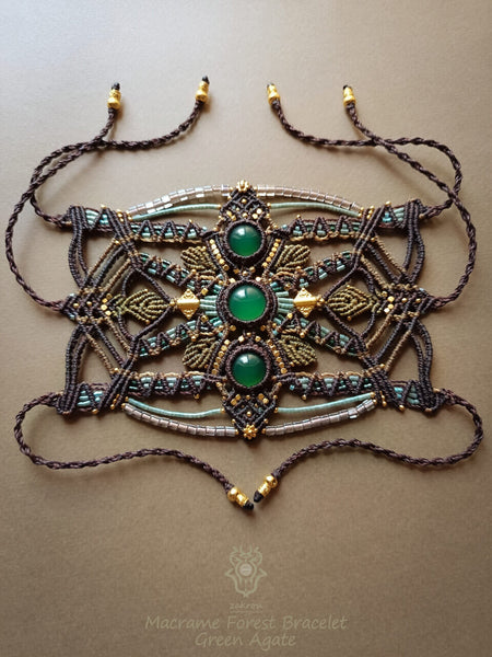 Macrame hippie bracelet with emerald Agate crystals, Micromacrame jewellery