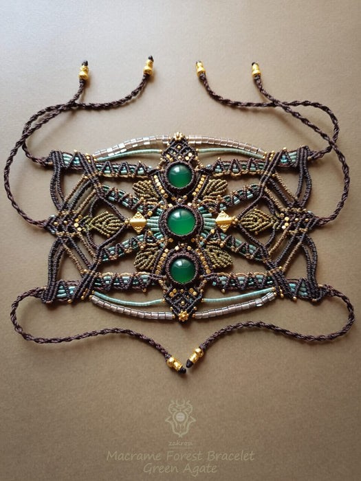 Macrame hippie bracelet with emerald Agate crystals, Micromacrame jewellery
