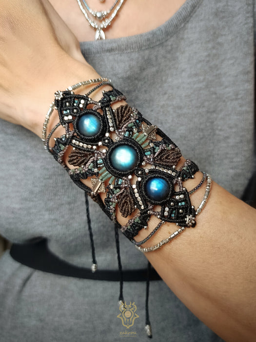 Labradorite boho macrame bracelet with silver details, Unique forest cuff