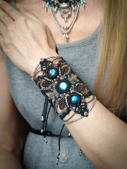 Labradorite boho macrame bracelet with silver details, Unique forest cuff
