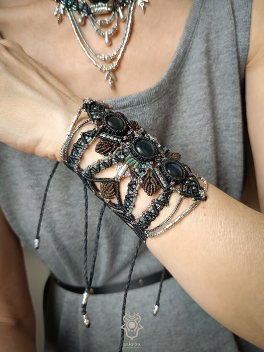 Elegant Labradorite macrame bracelet, Festival bracelet forest-cuff