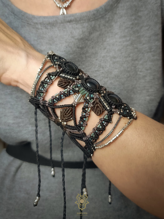 Labradorite boho macrame bracelet with silver details, Unique forest cuff