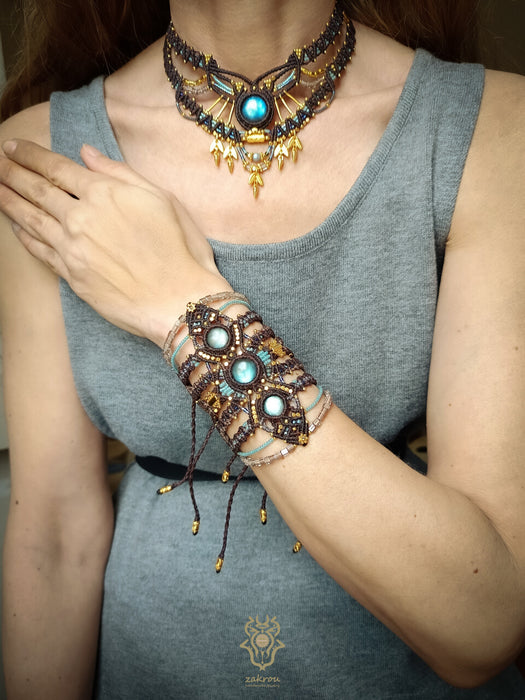 Labradorite macrame bracelet with golden details, Festival bracelet