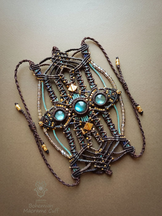 Labradorite macrame bracelet with golden details, Festival bracelet