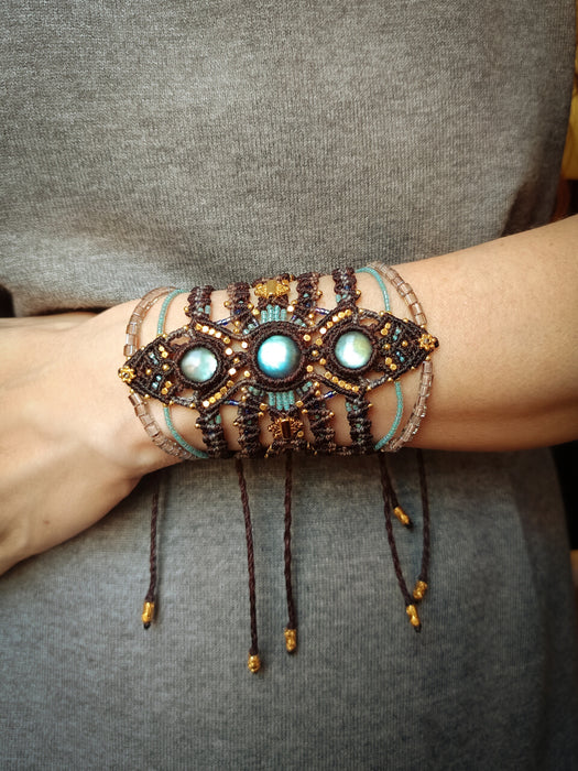 Labradorite macrame bracelet with golden details, Festival bracelet