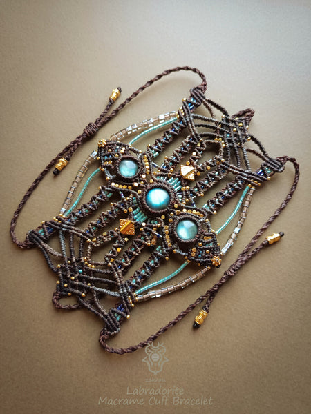 Labradorite macrame bracelet with golden details, Festival bracelet