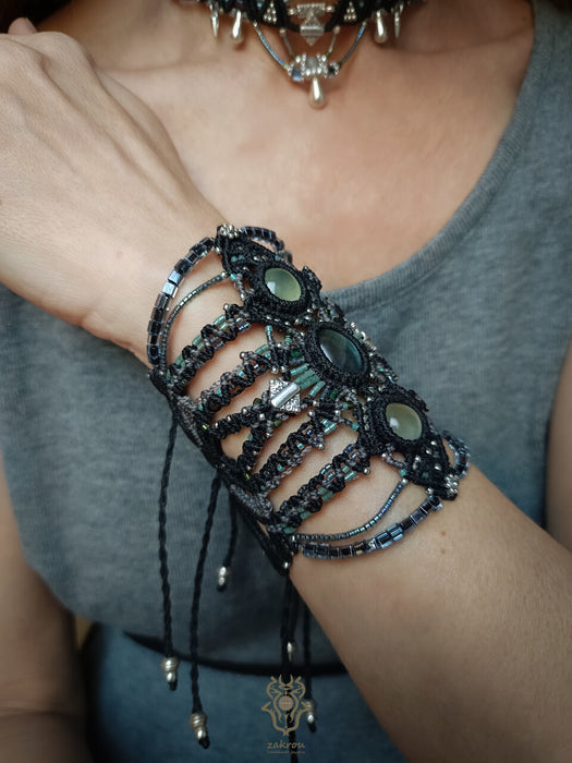 New Labradorite & Prehnite macrame bracelet, Festival cuff tribal style