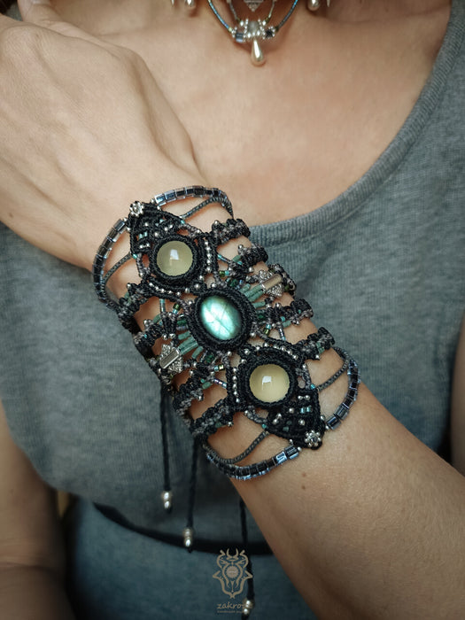 New Labradorite & Prehnite macrame bracelet, Festival cuff tribal style
