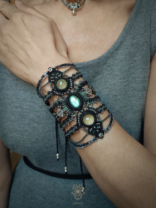 Labradorite & Prehnite macrame bracelet, Festival macrame cuff 