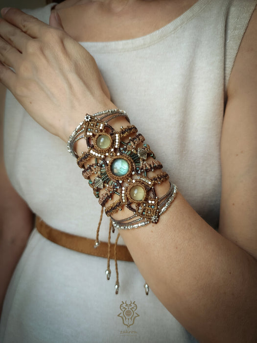 Labradorite Prehnite macrame braceletwith silver-plated beads