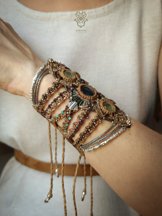Festival macrame bracelet with Labradorite & Prehnite, Boho hippie beaded cuff
