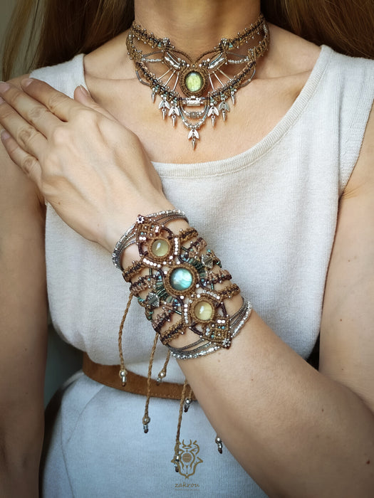 Festival macrame bracelet with Labradorite & Prehnite, Boho hippie beaded cuff