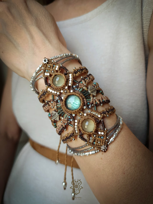 Festival macrame bracelet with Labradorite & Prehnite, Boho hippie beaded cuff
