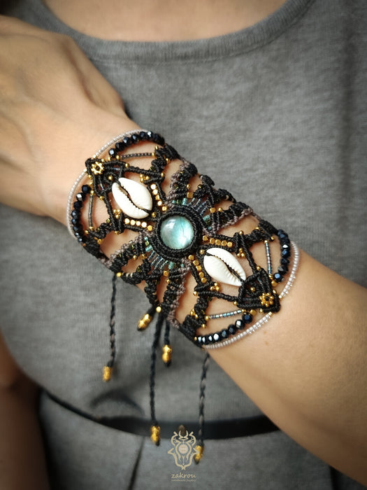 Labradorite bohemian macrame bracelet with shells & golden details, Festival beaded cuff