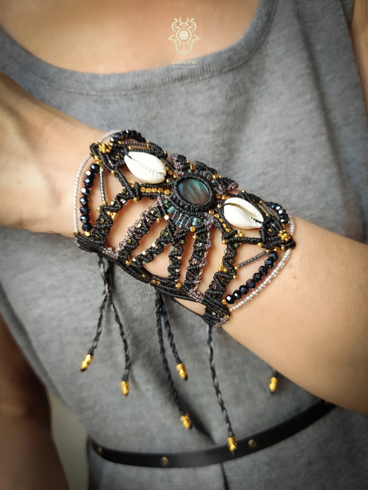 Labradorite bohemian macrame bracelet with shells & golden details, Festival beaded cuff