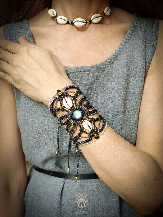 Labradorite bohemian macrame bracelet with shells & golden details, Festival beaded cuff