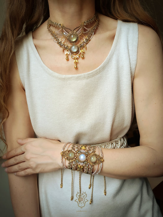 Boho hippie macrame choker necklace with Moonstone & Prehnite, Elegant party jewel