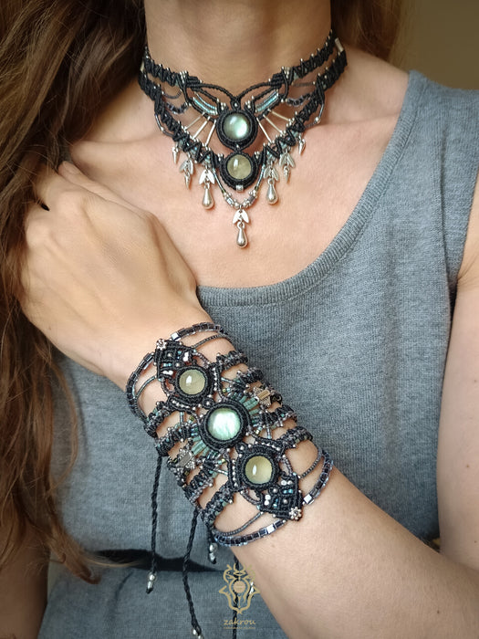 Macrame chokernecklace Prehnite & Labradorite crystals, Bohemian jewellery