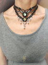Macrame chokernecklace Prehnite & Labradorite crystals, Silver plated adornments